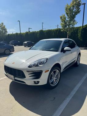 White 2017 Porsche Macan Macan