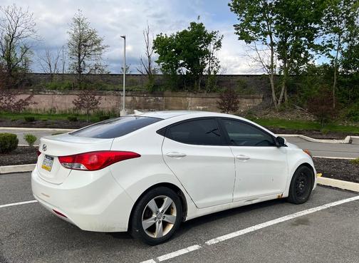 White 2013 Hyundai ELANTRA GLS