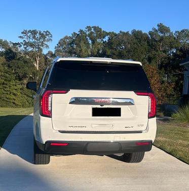 White 2022 GMC Yukon XL SLT