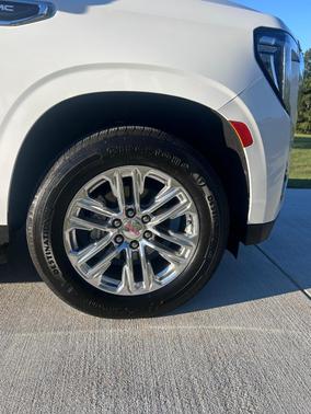 White 2022 GMC Yukon XL SLT