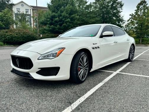 White 2022 Maserati Quattroporte Modena Q4