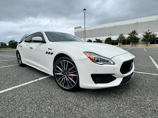 White 2022 Maserati Quattroporte Modena Q4