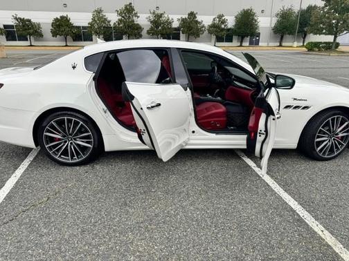 White 2022 Maserati Quattroporte Modena Q4