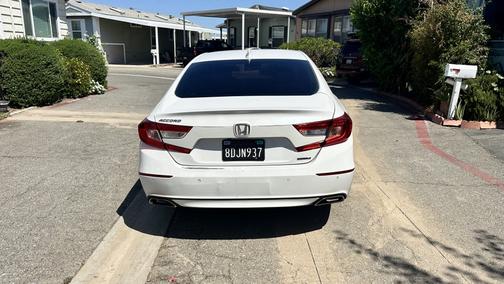 White 2018 Honda Accord Touring