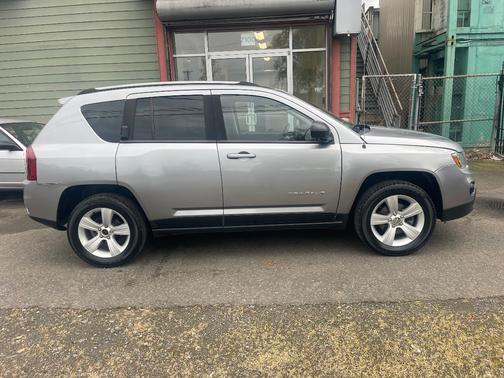 Gray 2016 Jeep Compass Sport