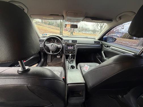 2016 Volkswagen Passat 1.8T R-Line