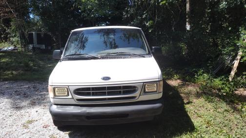 White 2001 Ford E150 Base