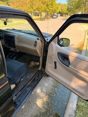 Black 2001 Ford Ranger XLT SuperCab