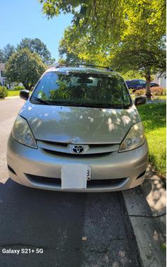 Gray 2008 Toyota Sienna LE