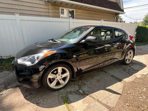 Black 2013 Hyundai Veloster Base