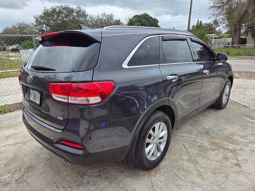 2018 Kia Sorento LX