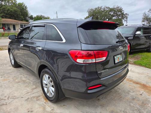 2018 Kia Sorento LX