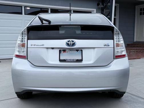 2010 Toyota Prius III
