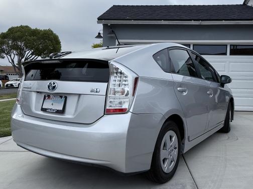 2010 Toyota Prius III