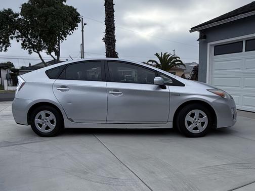 2010 Toyota Prius III