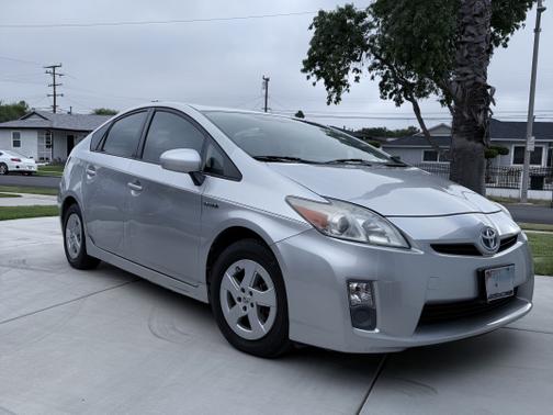 2010 Toyota Prius III