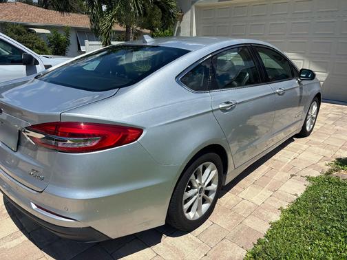 Silver 2019 Ford Fusion Hybrid SEL