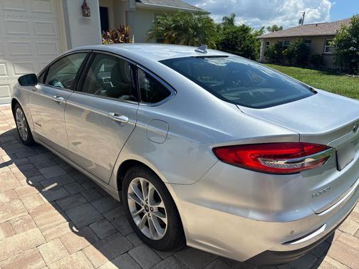 Silver 2019 Ford Fusion Hybrid SEL