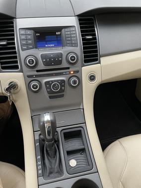 2017 Ford Taurus SE
