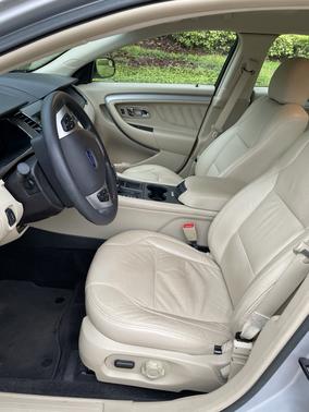 2017 Ford Taurus SE