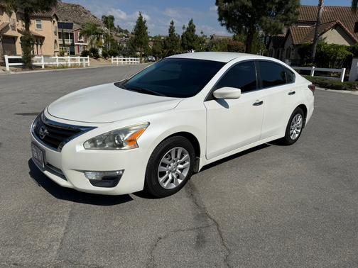 White 2014 Nissan Altima 2.5 S