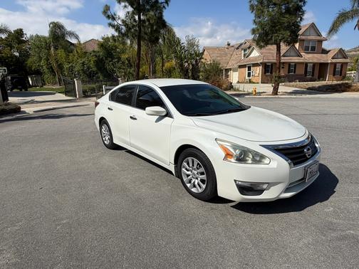 White 2014 Nissan Altima 2.5 S
