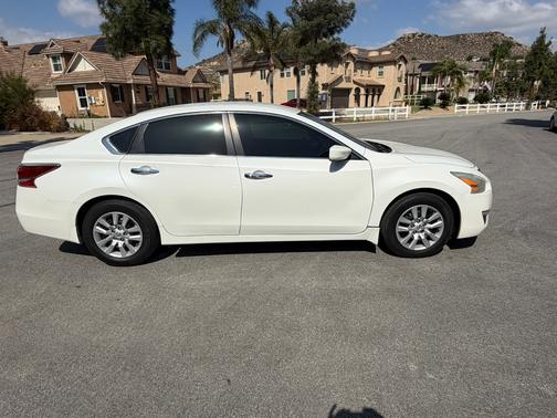 White 2014 Nissan Altima 2.5 S