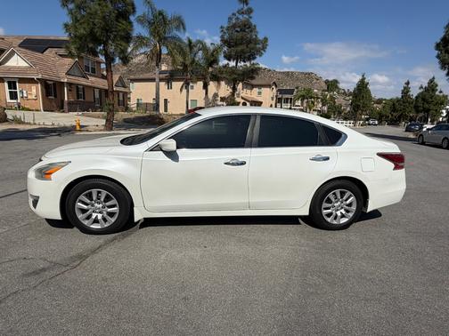 White 2014 Nissan Altima 2.5 S