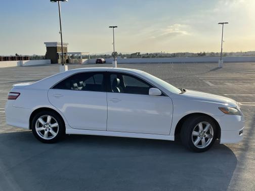 Photo 2 of 11 of 2007 Toyota Camry SE V6