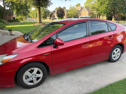Red 2011 Toyota Prius II