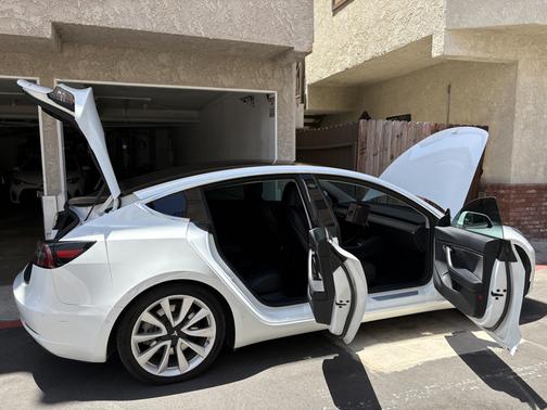 White 2018 Tesla Model 3 Long Range