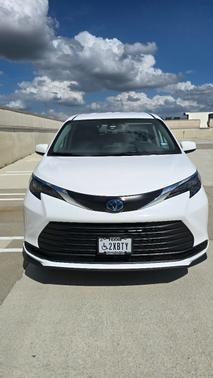 2024 Toyota Sienna LE