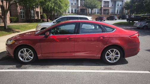 Red 2018 Ford Fusion SE