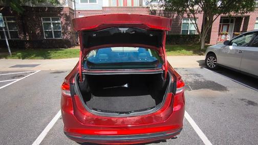 Red 2018 Ford Fusion SE