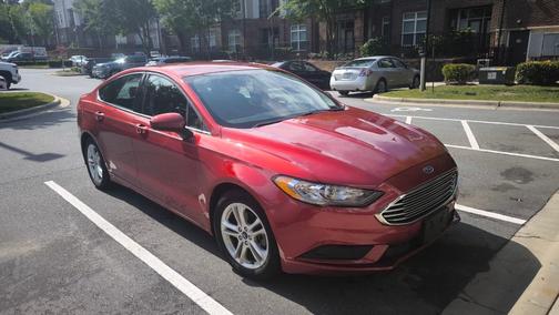 Red 2018 Ford Fusion SE