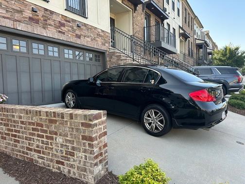 2012 INFINITI G37 x