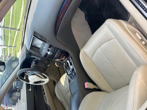 2012 INFINITI G37 x