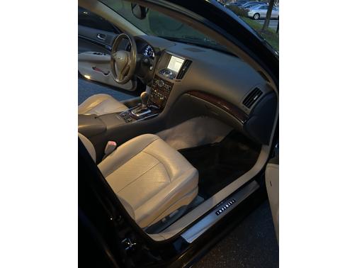 2012 INFINITI G37 x