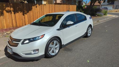 White 2015 Chevrolet Volt Base