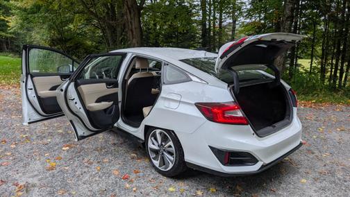 White 2021 Honda Clarity Plug-In Hybrid Base