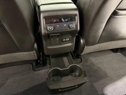 Black 2023 GMC Acadia SLT