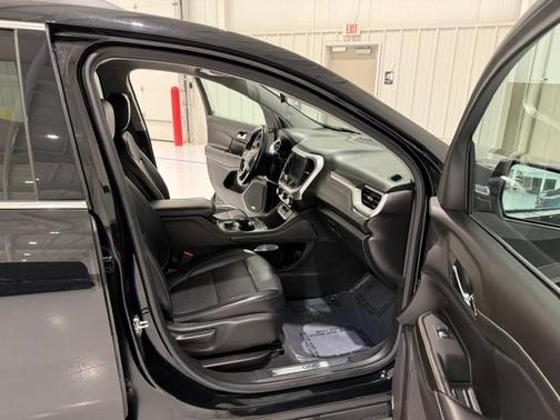 Black 2023 GMC Acadia SLT
