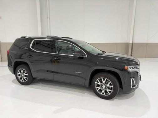 Black 2023 GMC Acadia SLT