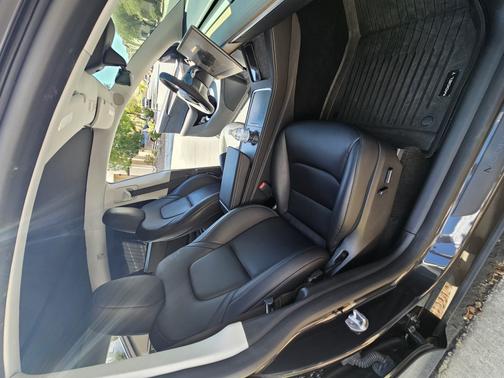 2024 Tesla Model Y RWD
