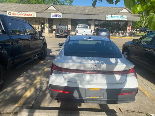 2024 Hyundai ELANTRA SE