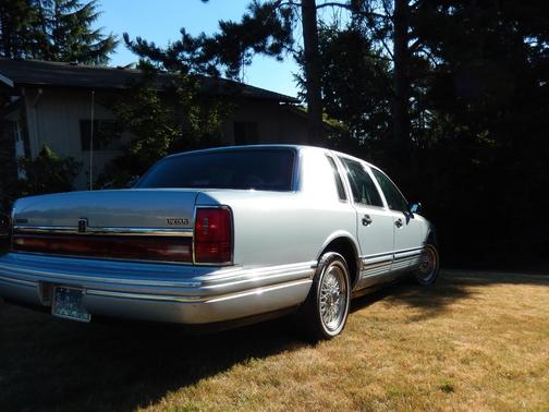 Blue 1992 Lincoln Town Car Executive