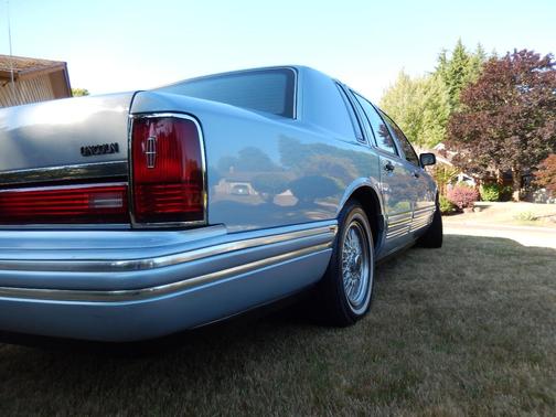 Blue 1992 Lincoln Town Car Executive