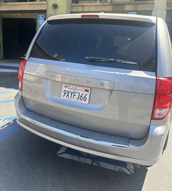 Silver 2017 Dodge Grand Caravan SE