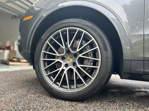 Gray 2021 Porsche Cayenne Cayenne