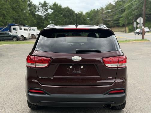 Red 2017 Kia Sorento LX
